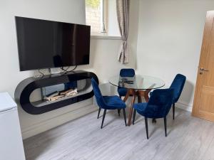 Unit 4 Tranquil Harbourside Retreat- Central Location