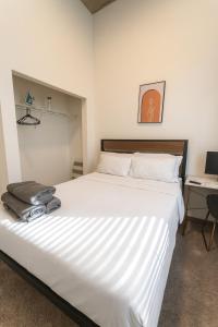 Luxe 2BR Apt Minutes to Dining and Culture