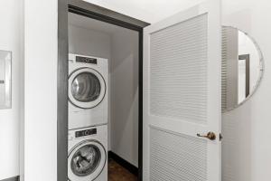 Brick & Bed Riverfront Lofts, P 5I