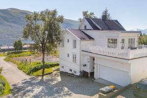 Arctic hilltop lodge - Room 5