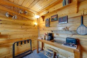 Ultimate Alaskan Retreat Lakefront Soldotna Cabin
