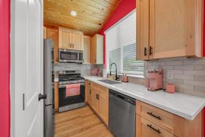 Viral Pink Home Houston B Hot Tub NRG Med Ctr