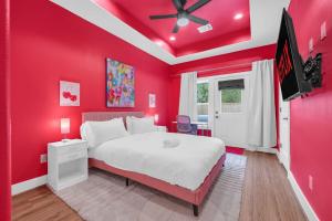 Viral Pink Home Houston B Hot Tub NRG Med Ctr