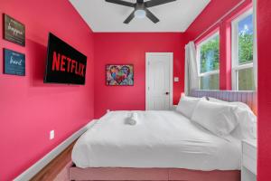 Viral Pink Home Houston B Hot Tub NRG Med Ctr