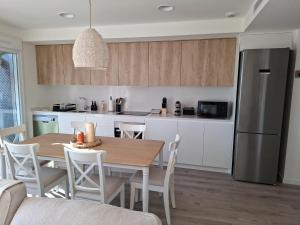 Residencial Breeze 1A by Bookaparadise