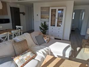 Residencial Breeze 1A by Bookaparadise