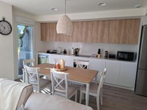 Residencial Breeze 1A by Bookaparadise