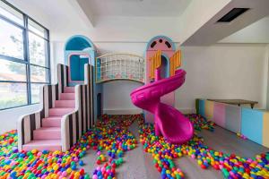 spacious one bedroom apartments with breathtaking city views, swimming pool ,well equipped gym ,child playground and ample parking space