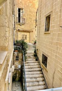 Cute apartment in quiet Valletta Alley