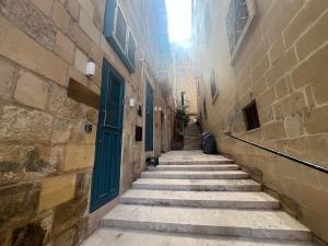 Cute apartment in quiet Valletta Alley