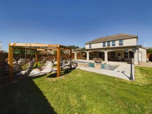 Saddle n Spurs BNB, 25 minutes to downtown, pool, fire pit, grill