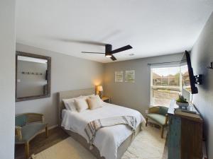 Saddle n Spurs BNB, 25 minutes to downtown, pool, fire pit, grill