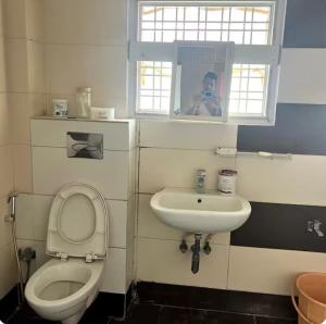 Non-AC Room in Cozy Homestay Villa near RGIA