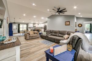 Walk to Lake Barkley! Family Home w Outdoor Oasis