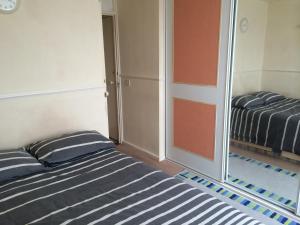 Room with wifi near tube