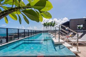 Studio 818 no edf. TIME, Ponta Verde