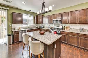 Spacious Menifee Home with Patio, 9 Mi to Lake!