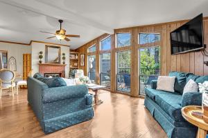 Pinewood Canyon Cabin!