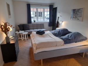 Mini-lejlighed med køkken - delt bad og toilet med nabolejlighed