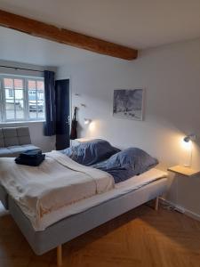 Mini-lejlighed med køkken - delt bad og toilet med nabolejlighed