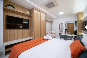 Oceanfront building ! Style and Elegance