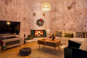 Warm & cosy 2-store 3-BR House with fireplace, living room, garden, terrace, balcony & parking 30 minutes from Warsaw Centre