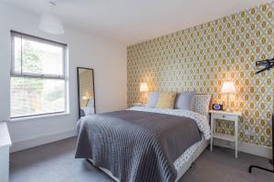 Ashton House - Stylish 2 Bedroom House, Close to Luton Town Center & Airport