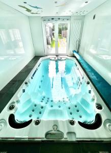 Countryside Retreat - Indoor Pool, Sauna, Hot Tub