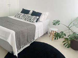 Casa Completa com Piscina 3 Quartos 2 vagas de Garagem