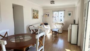 Depto Mechi - Depto en Guemes para 2 PAX con cochera descubierta - Hola Sur