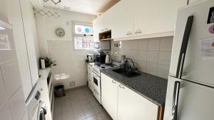 Depto Mechi - Depto en Guemes para 2 PAX con cochera descubierta - Hola Sur