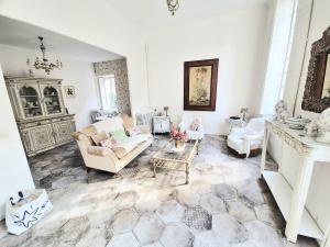 CAR-Volterra Cottage-AN