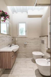 Beatrice King Suite Room