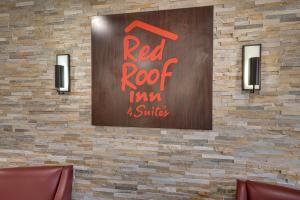 Red Roof Inn & Suites Newport - Middletown, RI
