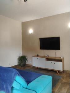 House with one bedroom and backyard