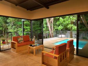 Pura Vida Jungle Container - Near Avellanas Beach