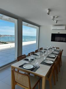 Apartamento a una cuadra de la playa mansa Torre Saint Honore 707