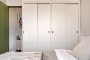 Studio com garagem na Frei Caneca