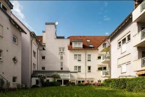 Studio-Parkplatz-Netflix-Balkon