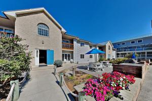 Put-in-Bay Poolview Condo #4