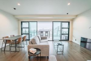Princes Wharf - Spectacular Couple Getaway