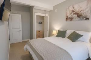 Bright & Modern 1-Bedroom Guest Suite