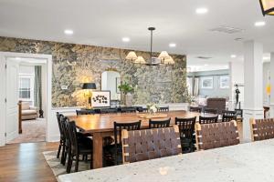Gather Together - Charming Home for 20 Near Ark!