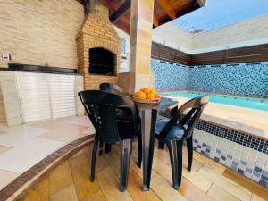 Casa Completa com Piscina 3 Quartos 2 vagas de Garagem