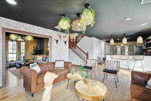 Luxury 5BR Getaway w Pool Hot Tub & Cinema