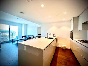 Mordern stylish 2B2B close to Richmond center