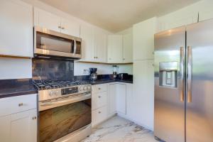 Less Than 1 Mi to Santa Fe Plaza Mtn-View Gem with Hot Tub!