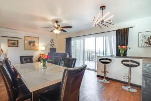 Less Than 1 Mi to Santa Fe Plaza Mtn-View Gem with Hot Tub!