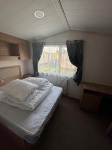 Lyons robin hood caravan Rhyl SBW 26