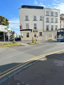 Folkestone Harbour - 3 Bed sleeps 7 Ground Floor